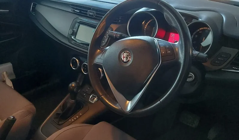 
								2016 Alfa Romeo Giulietta 1.4L Automatic Hatchback for Sale in Cyprus – €13,000 full									